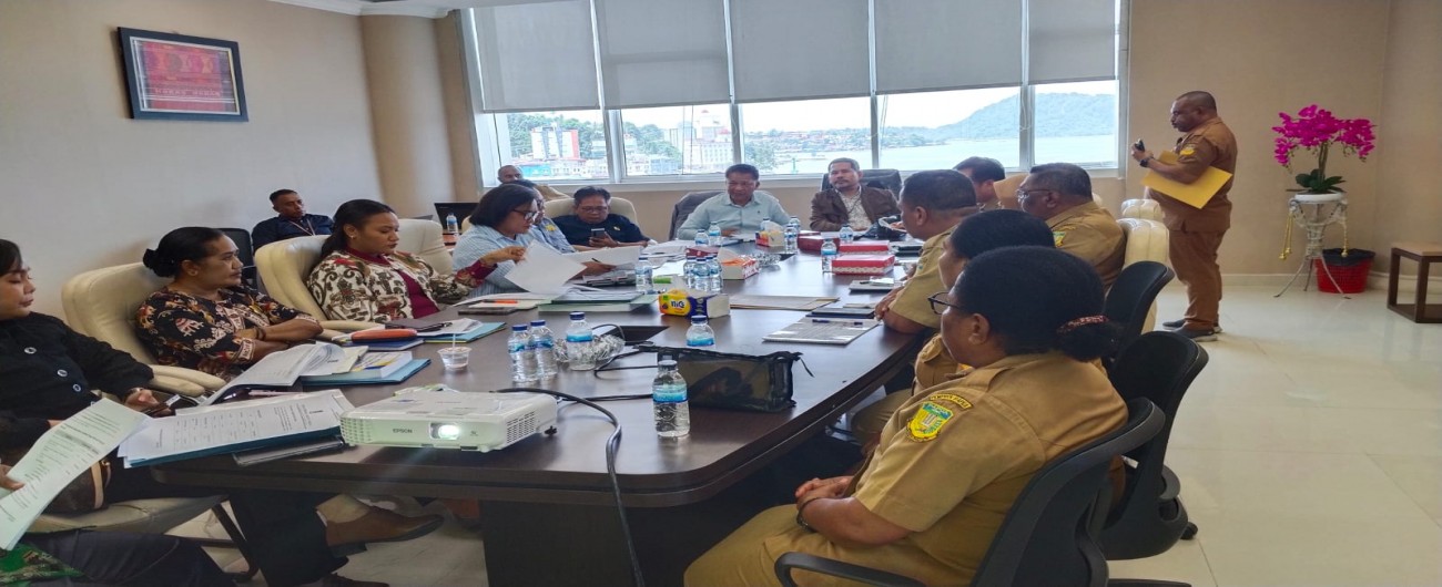 Rapat Kerja Komisi III DPR Papua bersama Biro PBJ Papua